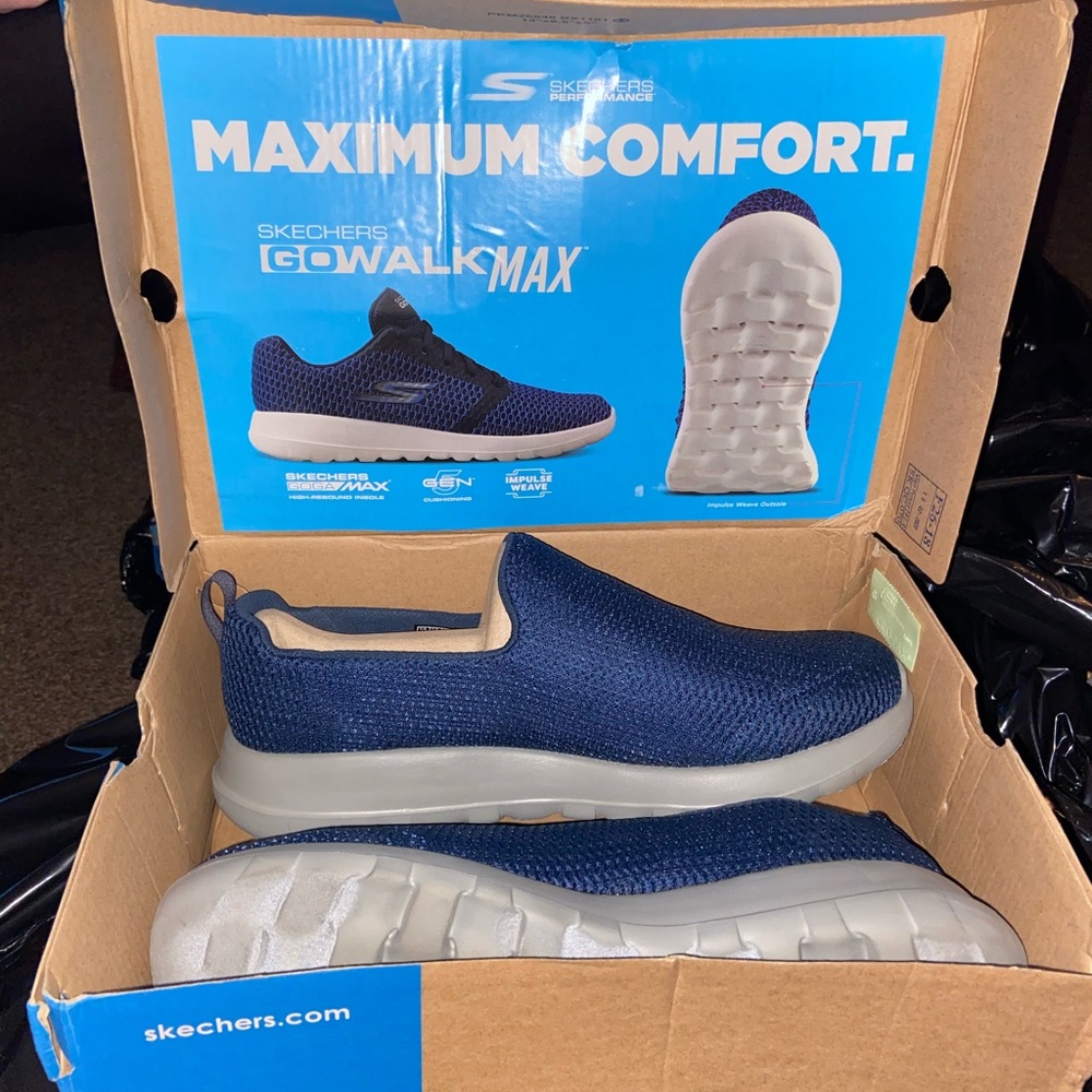 Men’s Skechers  Extra wide fit size 11